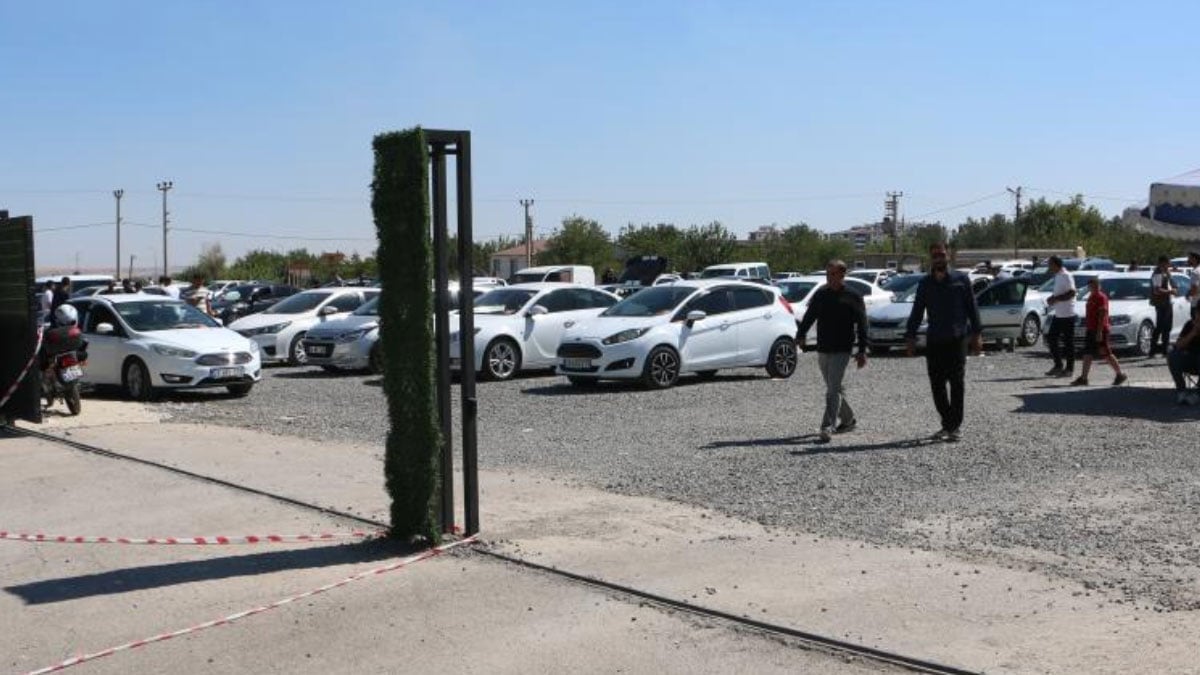 2 el arac pazarinda bir garip durum araclar elde kaldi RPSQA2FC