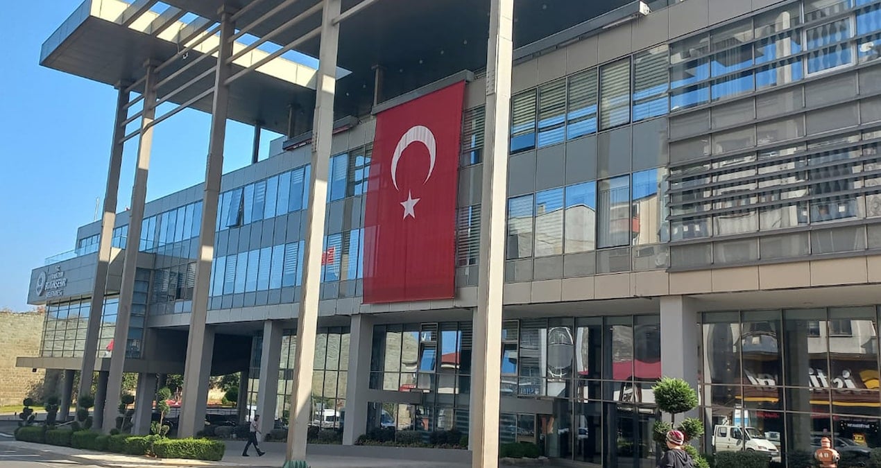 akpli belediye atanin posterini asmadi gMveMJlp