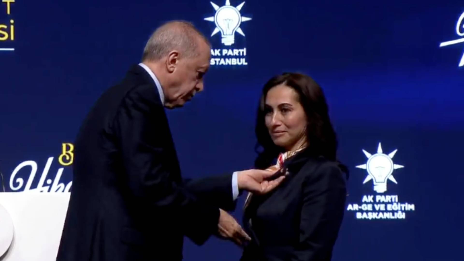 chpden istifa eden beykoz belediye baskanvekili ozlem vural gurzel akpye katildi qgp1NvM5