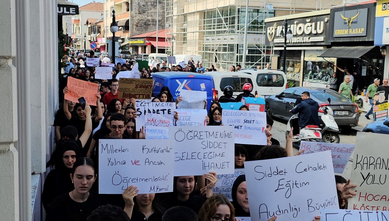 sakaryada ogretmene darp 2 kisi gozaltina alindi G3js6CK1