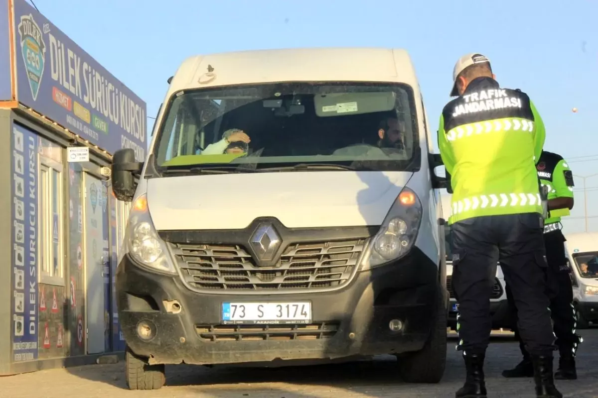 cizrede okul servislerine guvenlik denetimi AKxwLE2p.jpg