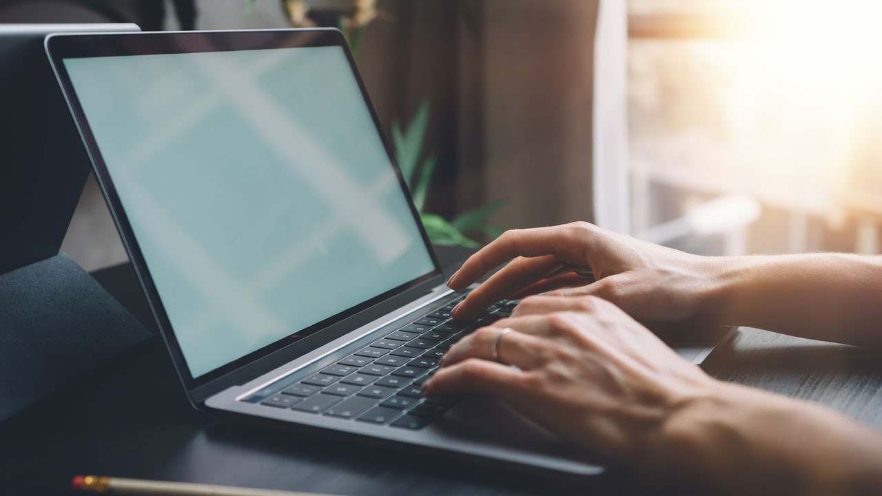 eski laptopunuzu atmayin iste yeniden kullanmanin 5 yaratici yolu aQXFOyz3.jpg