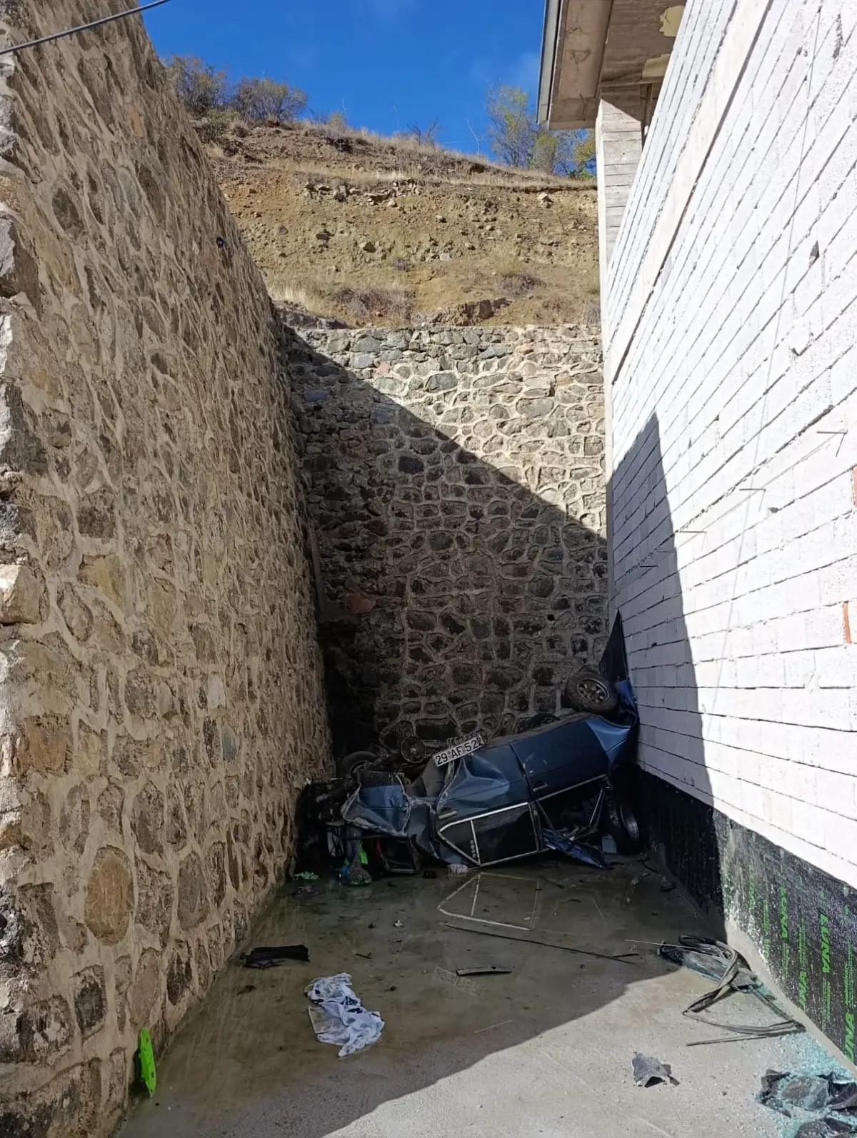 gumushanede otomobil otoparka dustu surucu yaralandi nLI5yDdb.jpg