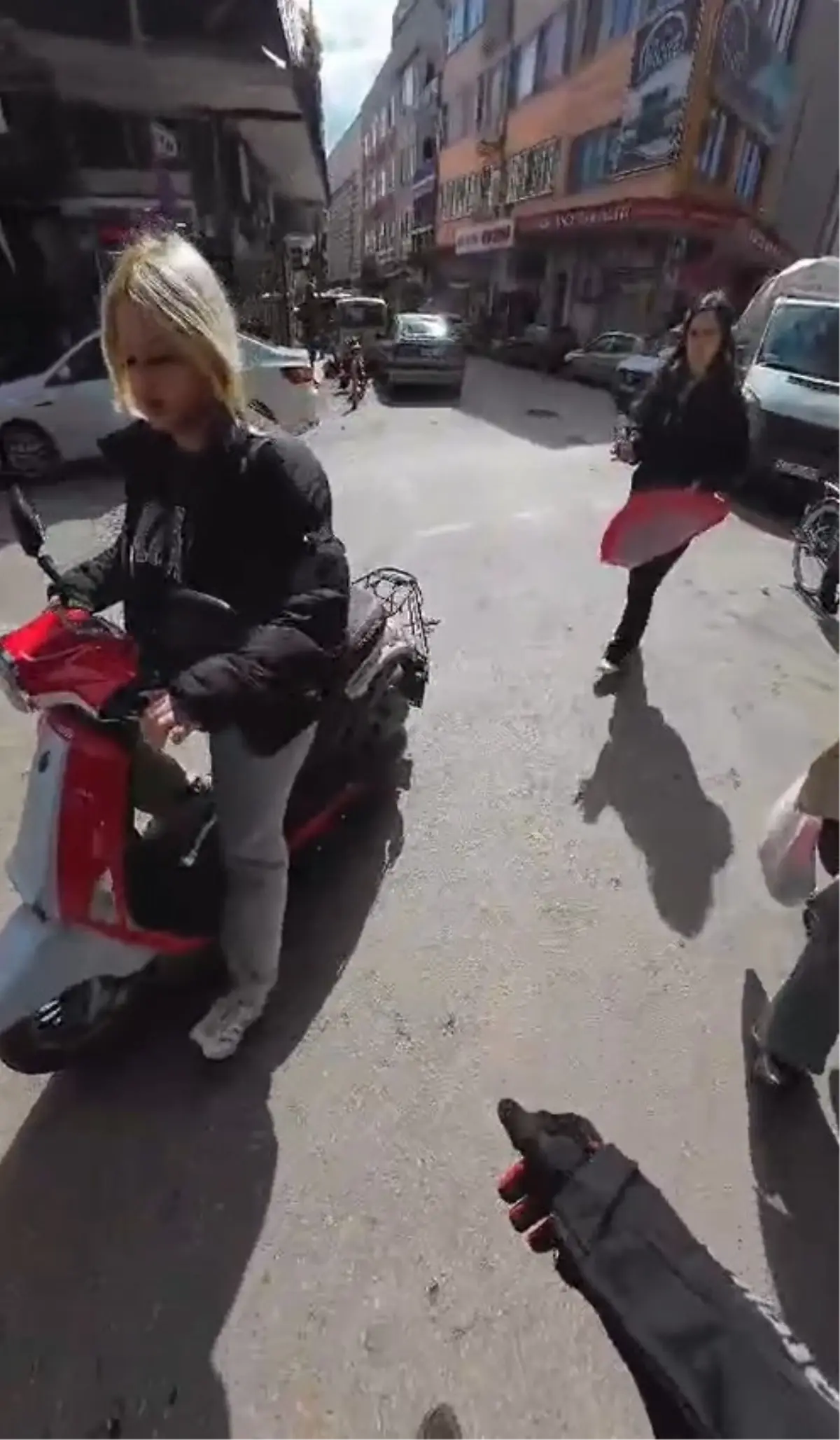 inegolde komik kaza diyaloglari IrwzmY4t.jpg