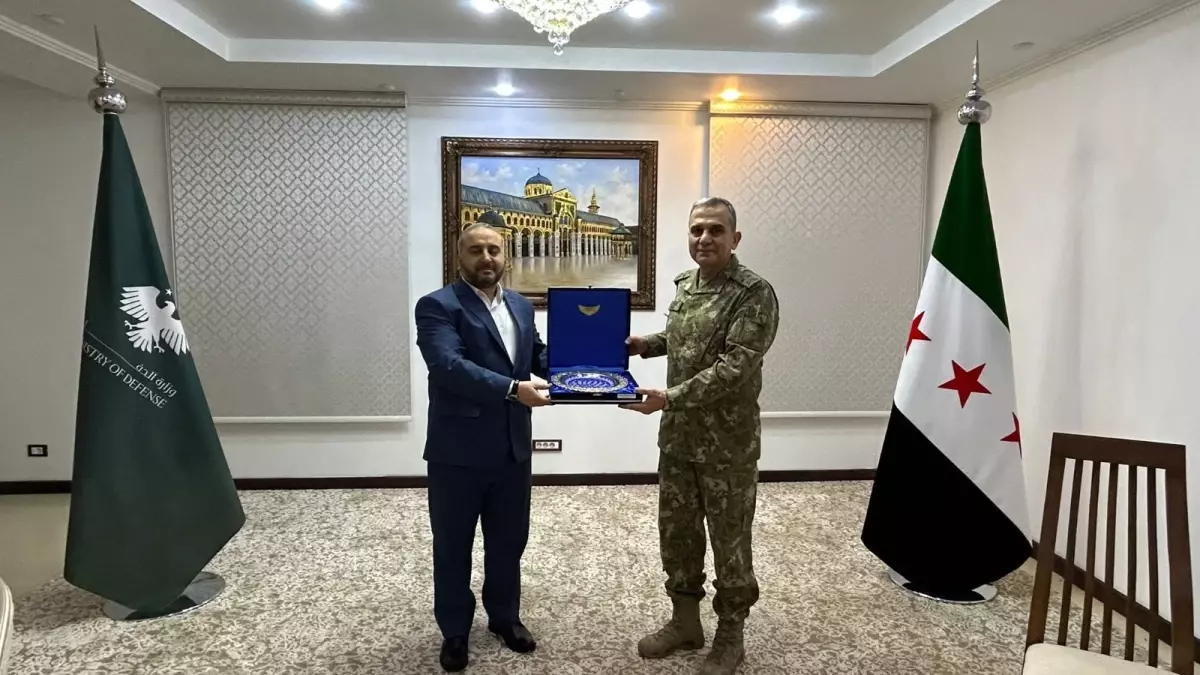 korgeneral altindag samda suriye savunma bakani ile gorustu x6QHYfz3.jpg