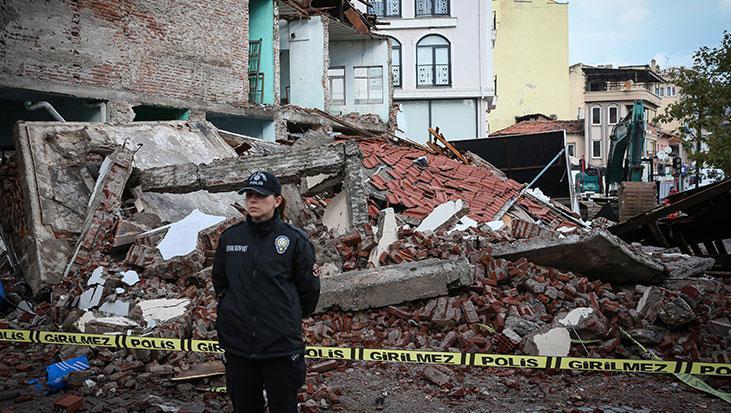 sindirgida deprem faciasi onlendi yikilan binalarin bos olmasi hayatlari kurtardi uhVtLxdr.jpg