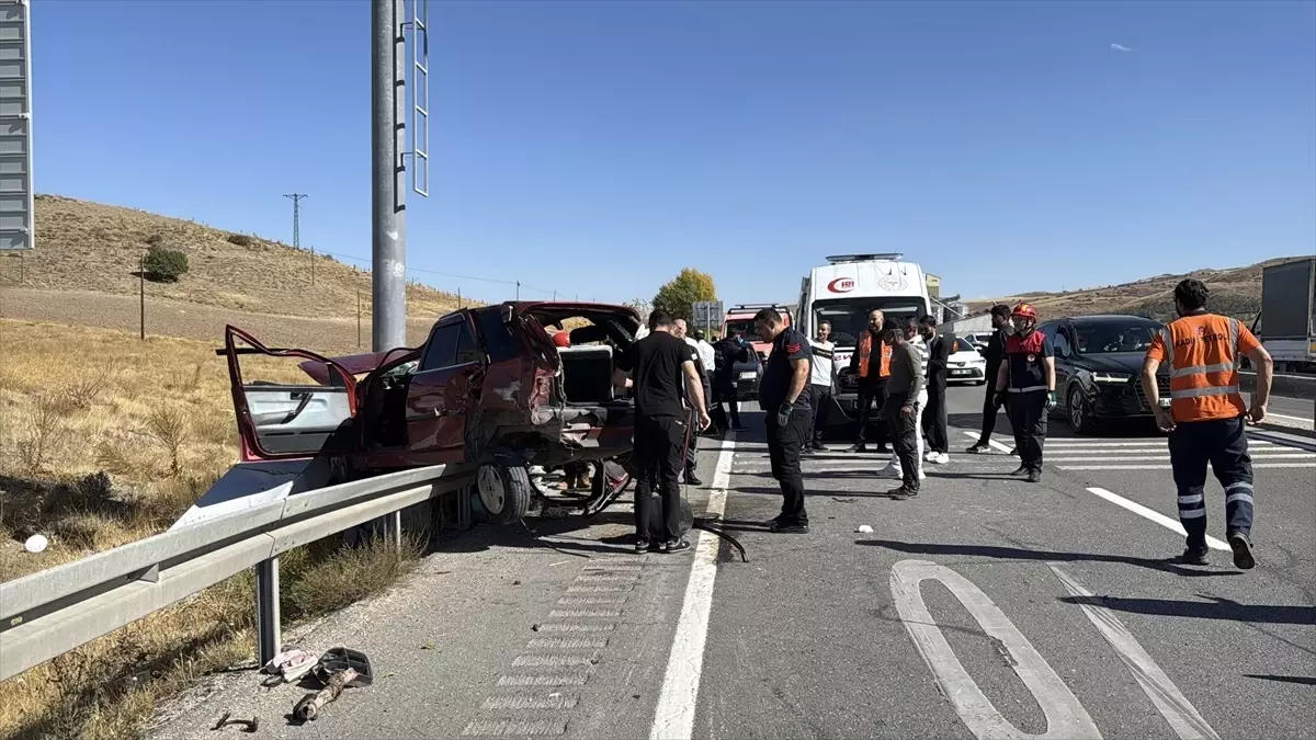 sivasta trafik kazasi 10 yarali 6HjCnCWf