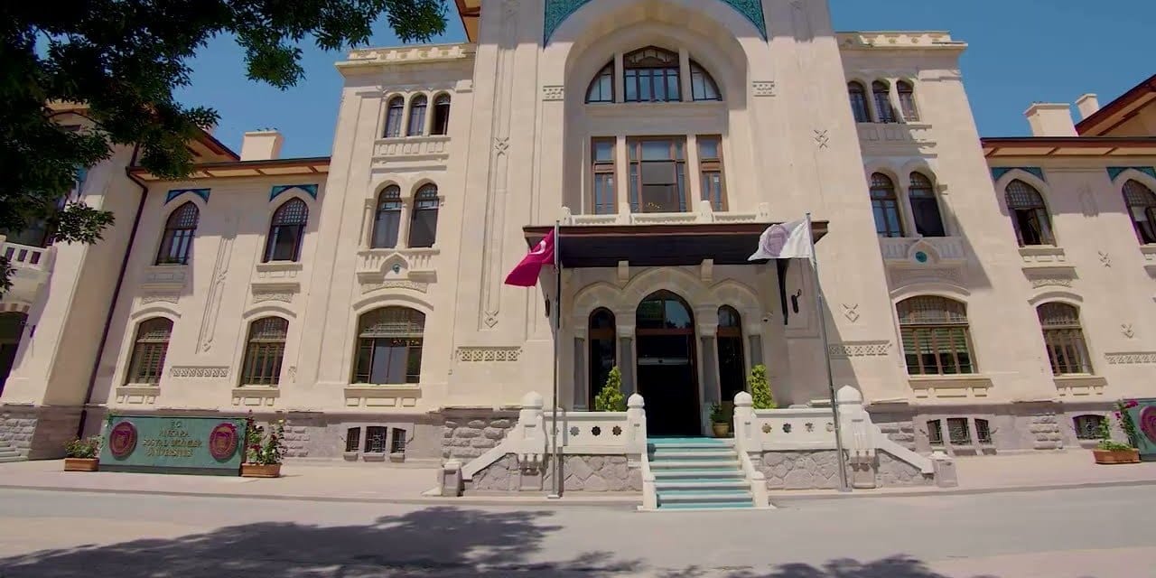 ankaradaki patlamanin altindan yangin sondurme sistemi cikti 6 kisi hastanelik oldu D3YK92UG.jpg