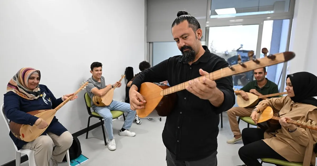 mersinde ucretsiz enstruman kurslarina yogun ilgi Yu5iPnIj.webp