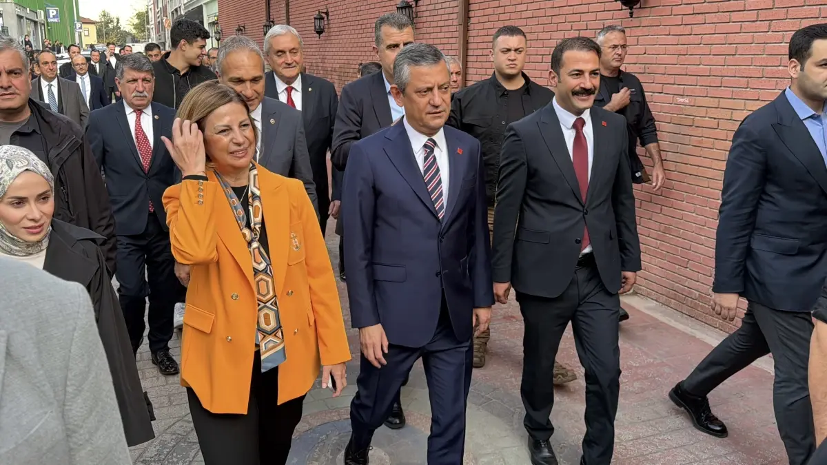 ozgur ozelden genclere yok aciklamasi p4qUAHjM.jpg