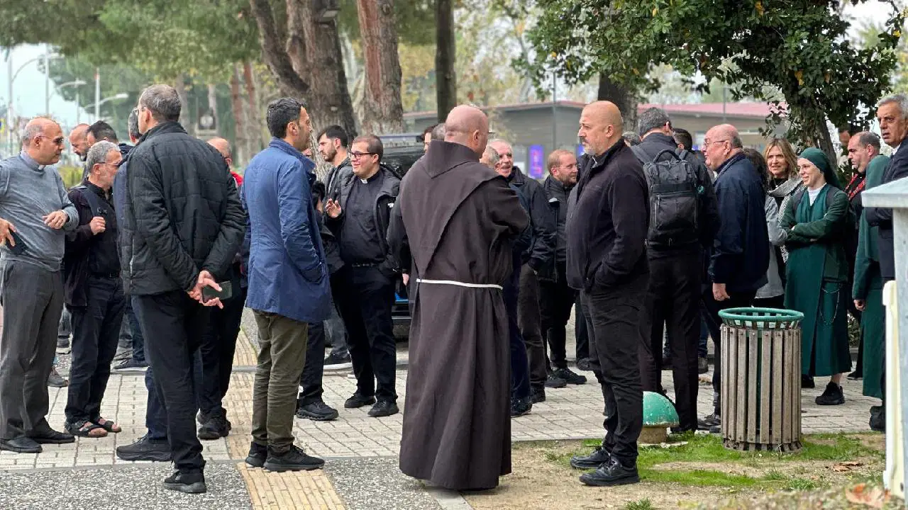 vatikan heyeti papanin ziyareti oncesi iznikte rbuLbbDW.jpg