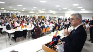 Bakan Memişoğlu, sağlık çalışanlarıyla iftarda bir araya geldi