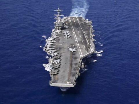 Trump’tan ‘USS Gerald R. Ford’ açıklaması: Canımızı kurtarmak için kaçtık